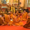 Zdjęcie z Tajlandii - Po swieceniach mlody mnich juz w pomaranczowym wdzianku :)