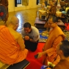 Zdjęcie z Tajlandii - Szwagier dostaje blogoslawienstwo od ichniego "biskupa" :)))