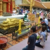Zdjęcie z Tajlandii - Jadni zwiadzaja a drudzy sie modla