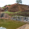 Zdjęcie ze Sri Lanki - Ruiny pałacu króla Kasjapy - w dole basen kąpielowy