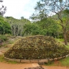 Zdjęcie ze Sri Lanki - Tutaj pozostałości jednej z bardzo starych dagob.