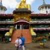 Zdjęcie ze Sri Lanki - Koszmarnie kiczowata Złota Świątynia jest jednocześnie Muzeum Buddyzmu