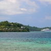 Zdjęcie z Vanuatu - Po lewej wyspa Iririki, z prawej nasz statek
