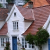 Zdjęcie z Norwegii - zwykłe współczesne domy Bergen