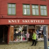 Zdjęcie z Norwegii - nie trzeba być zbyt spostrzegawczym, żeby widzieć jak "przekoszony" jest parter w stosunku do piętra