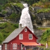 Zdjęcie z Norwegii - woda leje się wprost na dom :)