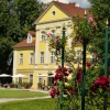 Zdjęcie z Polski - na terenie parku Pałacowego znajduje się drugi, mniejszy pałacyk