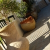 Zdjęcie z Cypru - wielkie gliniane donice - nieodłączny obrazek z Cypru