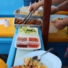 Zdjęcie z Tajlandii - posiłek na katamaranie