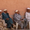 Zdjęcie z Maroka - mężczyźni... cały czas siedzą lub pół-leżą, gadają, popijają berber-whisky...