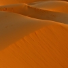 Zdjęcie z Maroka - stożki szafranu? - nie, to piasek Sahary... a tak naprawdę to barchan- wydma sierpowata