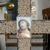 Zdjęcie z Polski - we wnętrzu kościółka - stał jeszcze jakiś dożynkowy krzyż