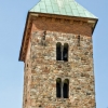 Zdjęcie z Polski - dzwonnica z romańskimi biforiami