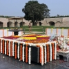 Zdjęcie z Indii - Delhi - Raj Ghat, miejsce kremacji Gandhiego.