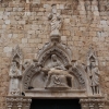 Zdjęcie z Chorwacji - Pieta w portalu kościoła Franciszkanów