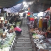 Zdjęcie z Tajlandii - Maeklong Station- czyli targ na torach