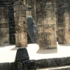 Zdjęcie z Meksyku - na kolumnach reliefy wojowników