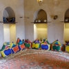 Zdjęcie z Omanu - ostatnio wyposażono niektóre pomieszczenia w tradycyjne meble omańskie