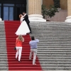 Zdjęcie z Włoch - Sesja ślubna na schodach teatru.