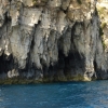 Zdjęcie z Malty - fantastyczne skalny twory tuż nad lustrem wody