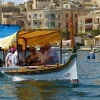 Zdjęcie z Malty - łódeczki luzzu- to bardzo popularna forma "zwiedzania" na Malcie