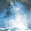 Zdjęcie z Malty - woda wali tu o skały z wielką siłą, w końcu przez tyle tysięcy lat natura wygrała z tym łukiem