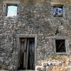 Zdjęcie z Grecji - Stara Perithia - pozostałości starych domów.
