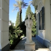 Zdjęcie z Grecji - Achilleion - urocza cesarzowa wita gości przy wejściu.