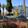Zdjęcie z Grecji - Posąg umierającego Achillesa w pałacowym ogrodzie.