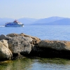 Zdjęcie z Grecji - Przypływa nasz stateczek, który zabierze nas na rejs.