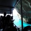 Zdjęcie z Grecji - Statek ledwo mieści się w jaskini...
