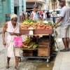 Zdjęcie z Kuby - ulice Havany- wnusio zakupił T-Mobile i sprezentował babci- torebkę 😊 