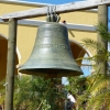 Zdjęcie z Kuby - Dzwon, który kiedyś zawieszony był wysoko  pod dachem Wieży oznajmiał 