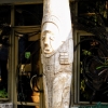 Zdjęcie z Kuby - nawet kolumny przed restauracją z indiańskimi dekoracjami
