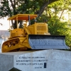 Zdjęcie z Kuby - replika buldożera, którym Che rozwalił tory