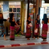 Zdjęcie z Tajlandii - Panienki tez czekaja na klientow :)