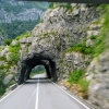 Zdjęcie z Czarnogóry - tunel za tunelem