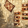 Zdjęcie z Czarnogóry - ciekawy pomysł na przechowywanie wina