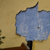 Zdjęcie z Polski - spadł tynk ze ściany kamienicy i .... utworzył mapę Polski:)