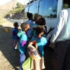 Zdjęcie z Etiopii - przy busie dzieci