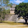 Zdjęcie z Meksyku - Temple of Deer (Świątynia Jelenia) - dość wysoki, ale zniszczony budynek.
