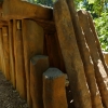 Zdjęcie z Meksyku - ten bazaltowy grobowiec "palisadowy" został tu przeniesiony tu z La Venta