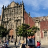 Zdjęcie z Meksyku - ten kościół wcale nie jest taki mały, choć przy katedrze, obok której stoi -