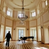 Zdjęcie z Polski - sala balowa z fortepianem Ignacego Paderewskiego 