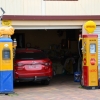 Zdjęcie z Australii - Mechanik samochodowy udekorowal swoj warsztat