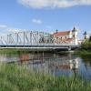 Zdjęcie z Polski - Idąc brzegiem rzeki podziwiamy widoki na kościół i most odbijające się w lustrze wody.