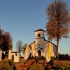 Zdjęcie z Polski - Niewielki kościół pięknie się prezentował w promieniach zachodzącego słońca.