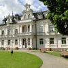 Zdjęcie z Polski - Pałac Buchholtzów w letniej scenerii.