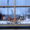 Zdjęcie z Polski - W okienkach możemy jeszcze podziwiać bożonarodzeniowe dekoracje 😊