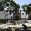 Zdjęcie z Hiszpanii - Przy placu znajduje się niewielki kościół Santo Domingo de Guzmán